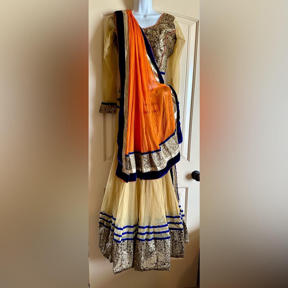 Indian lahanga choli, Indian party,, wedding outfit, navratri/ garba size M